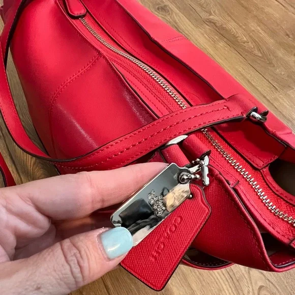 Coach shoulder bag! Beautiful color!🌹 - Picture 5 of 9
